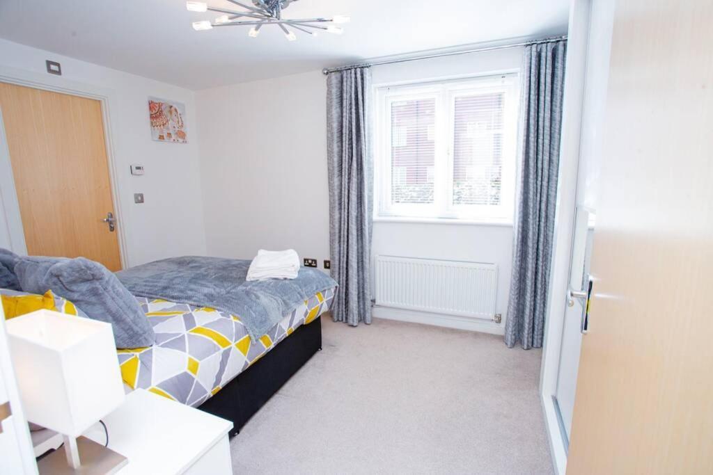 Mills Apartment - Two Bedroom En-Suite Apartment Нортхемптон Экстерьер фото