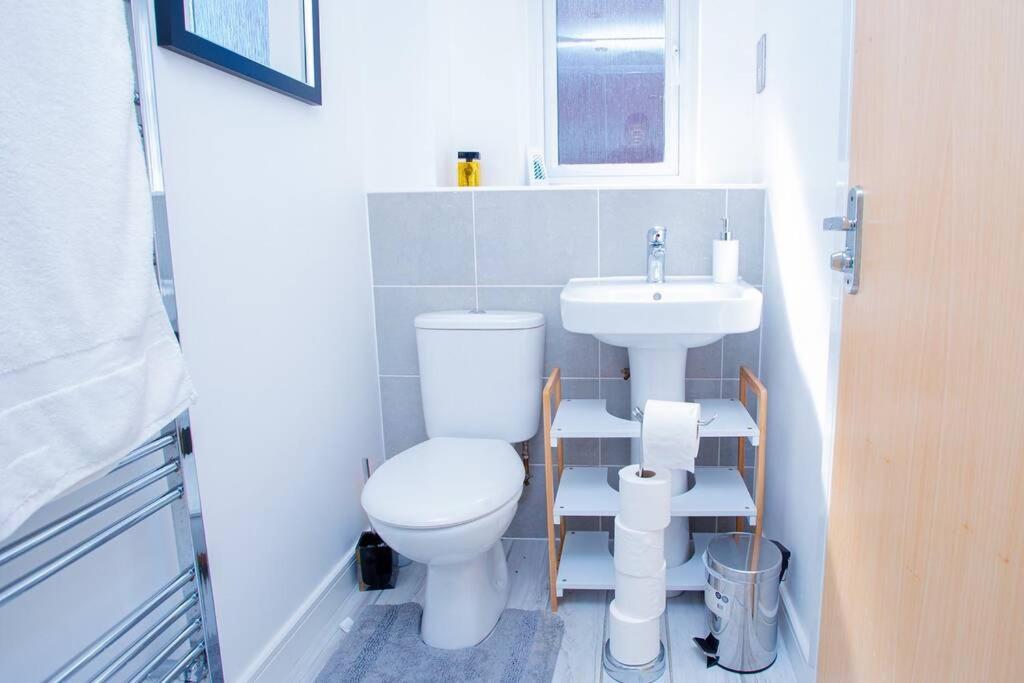 Mills Apartment - Two Bedroom En-Suite Apartment Нортхемптон Экстерьер фото